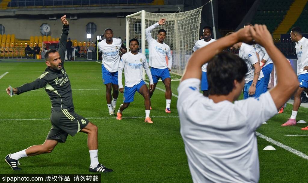 西甲经典对决：皇家马德里与巴塞罗那的世纪之战